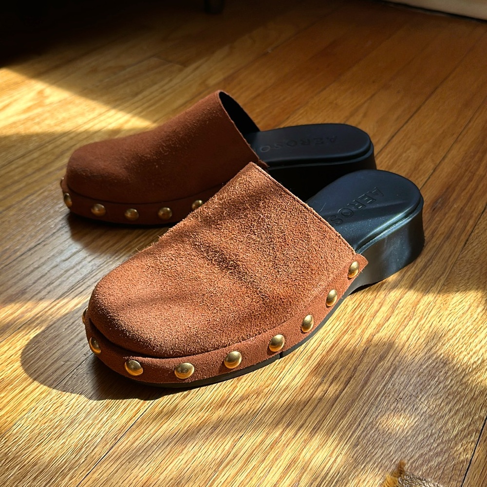 Aerosoles Faye clog in gingerbread suede